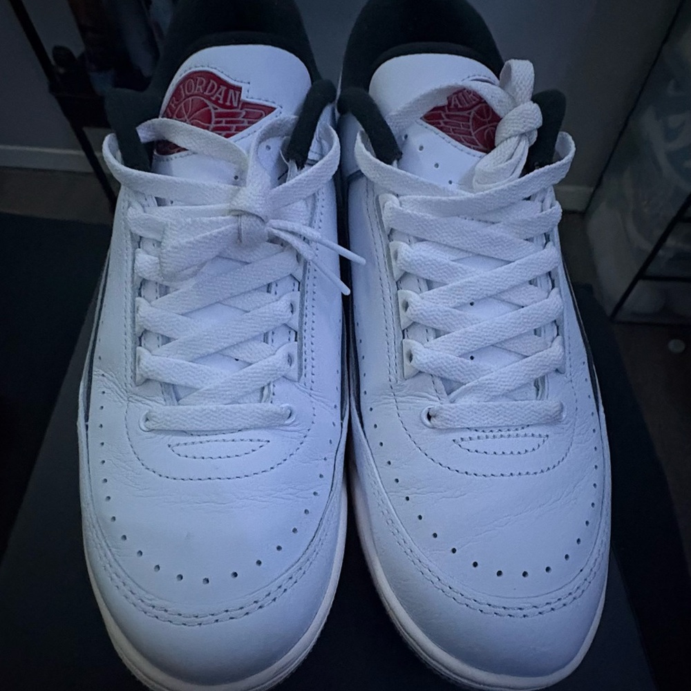 White low top jordan 2